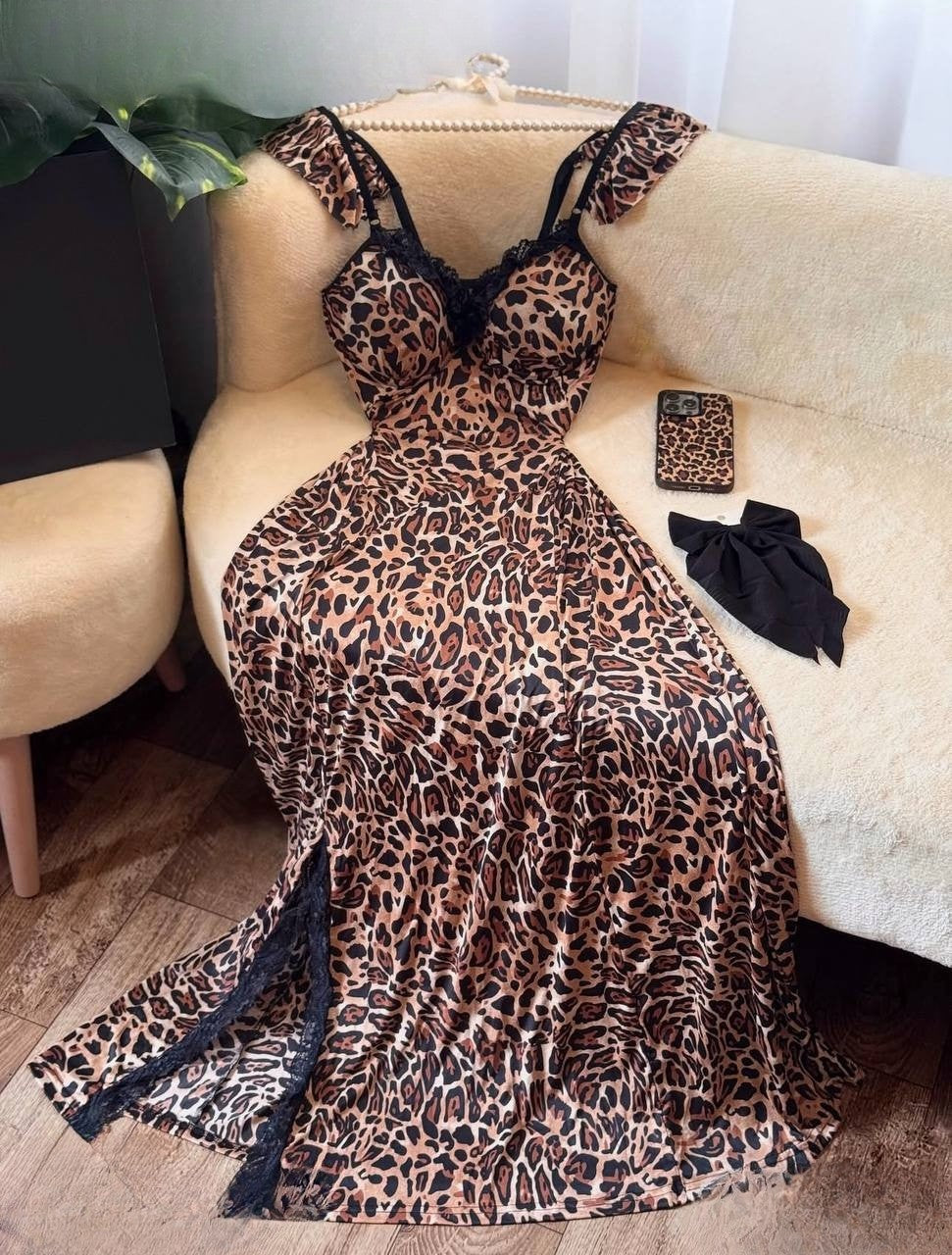 دريس تايجر طويل مزود بكب