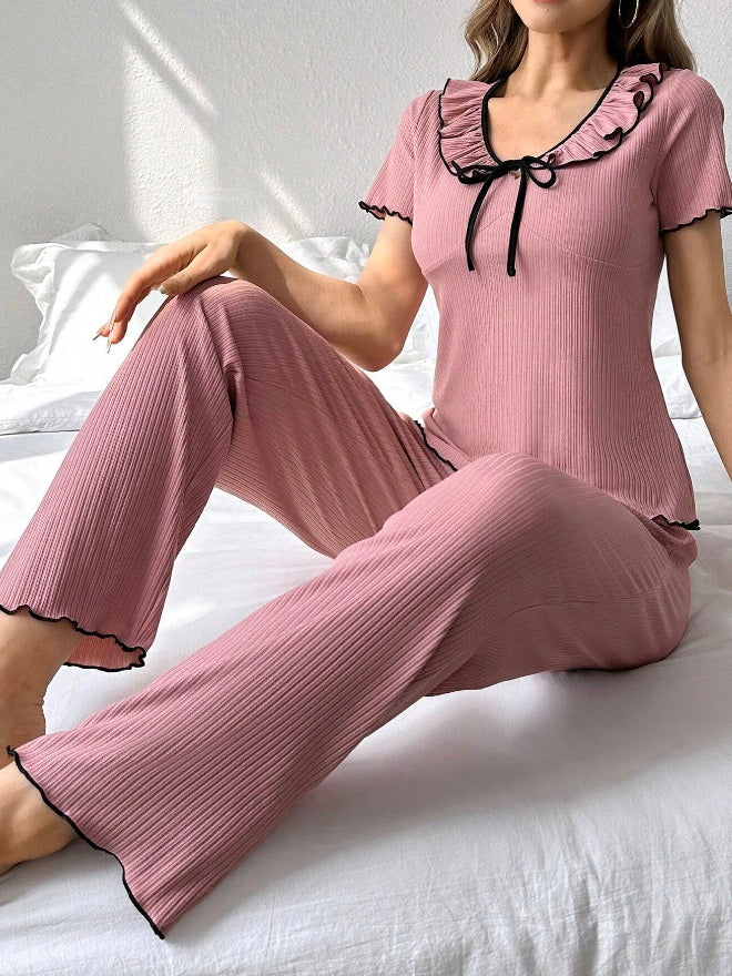 بيجامه بنطلون مزوده بقصه صدر مميزه