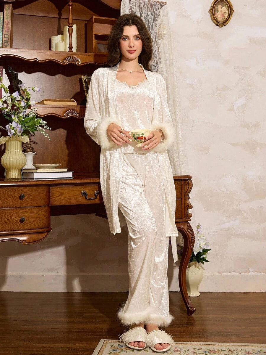 بيجامه قطيفه تلت قطع (توب -بنطلون-روب ) مزوده بفرو