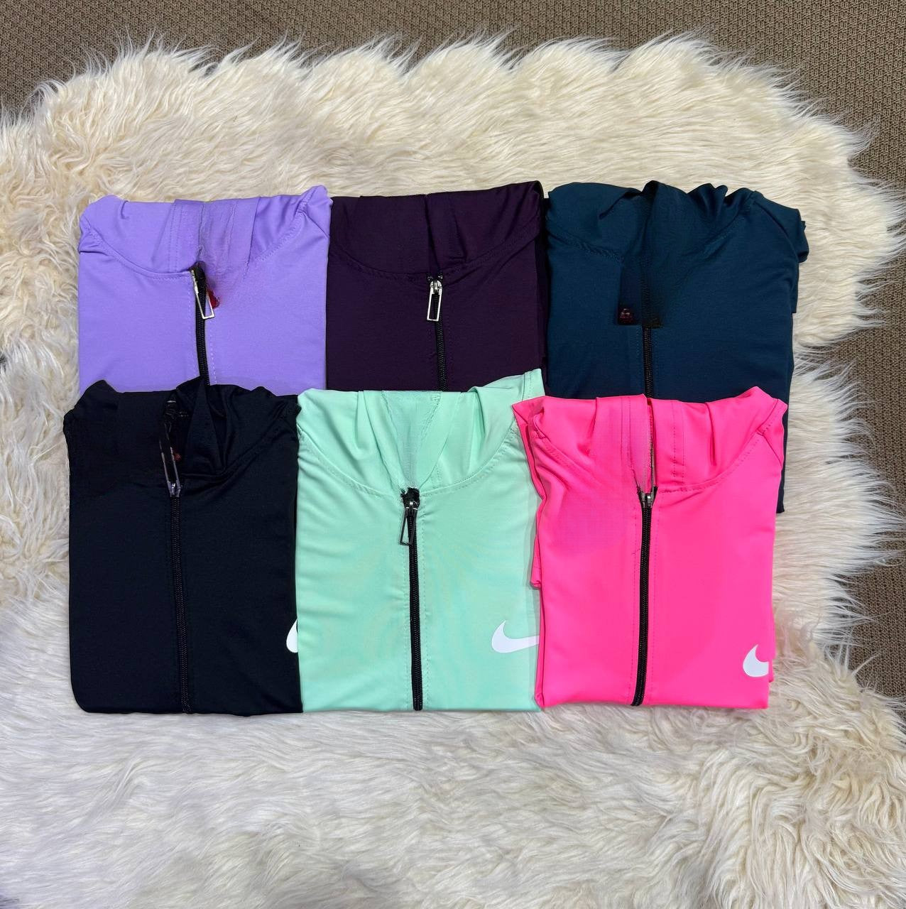 توب سبورت نايك بكم وكابيشو ومزود بسوسته