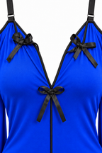 Short dress with long sleeves and cold shoulders