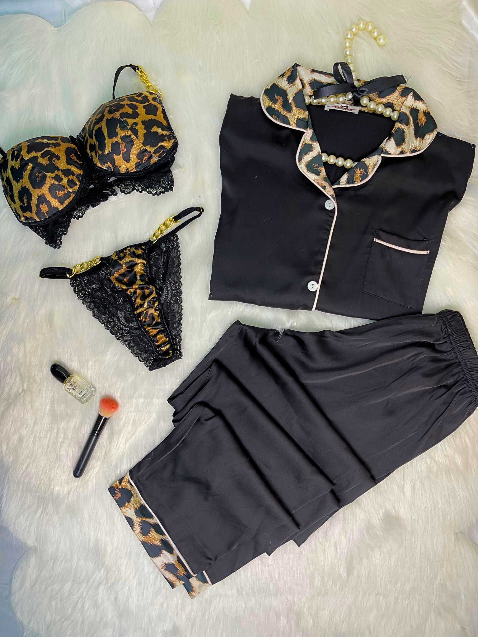 بيجامه ستان اربع قطع مطعمه ب تايجر