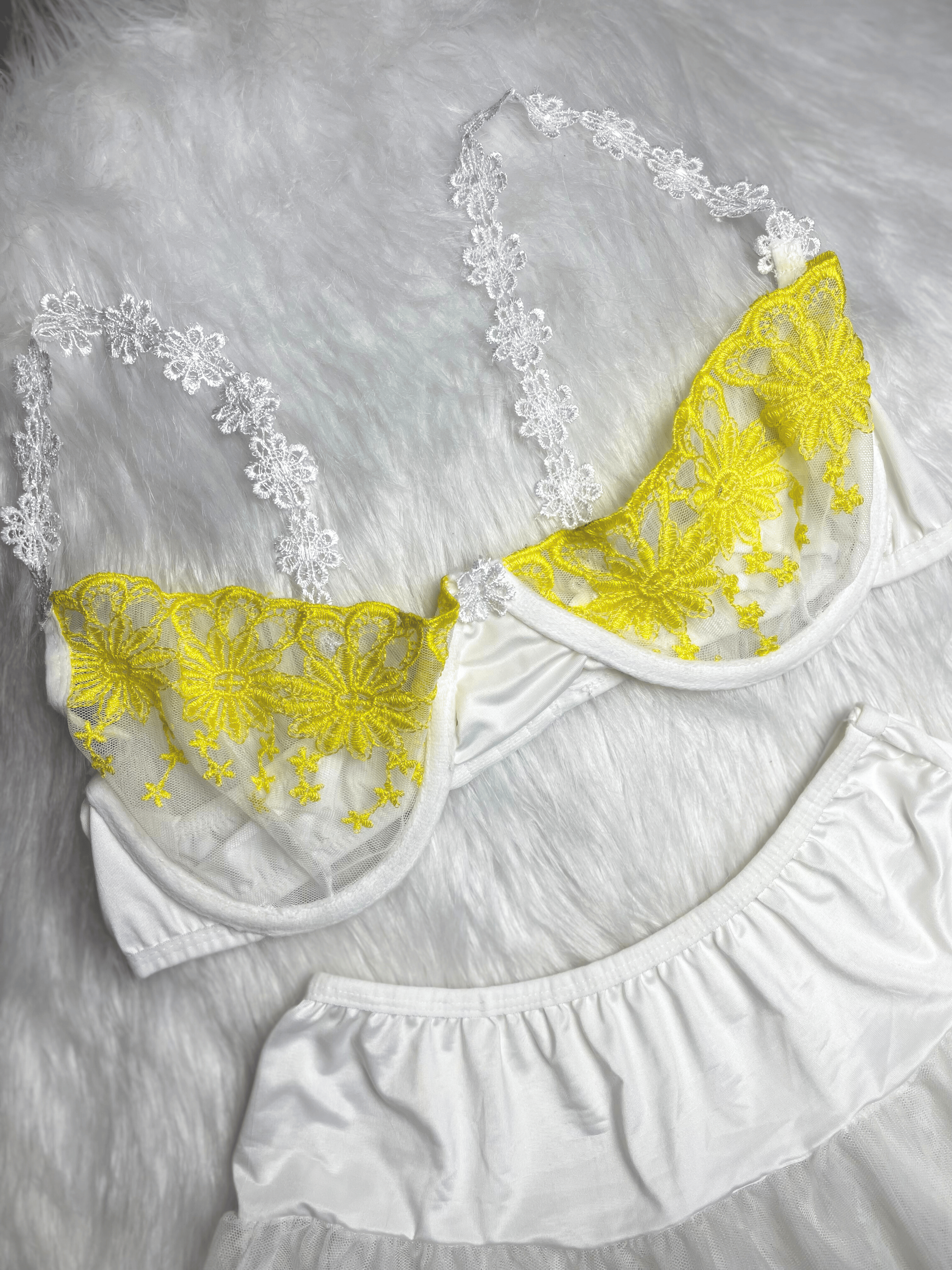 بيبي دول قطعتين توب واسكرت