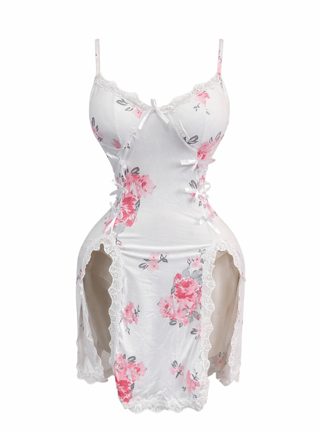 فستان قصير مزود بدانتيل و فتحتين من الجانب