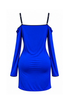 Short dress with long sleeves and cold shoulders